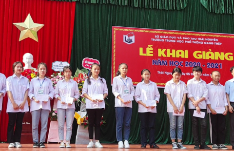 CÔNG TY TNHH NATSTEELVINA TẶNG GẦN 100 SUẤT QUÀ CHO HỌC SINH NHÂN NGÀY KHAI GIẢNG NĂM HỌC MỚI 2020 -2021