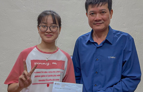 Công đoàn Công ty TNHH NatSteelVina: Tặng thưởng cho con em người lao động đạt thành tích học tập tốt